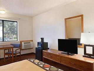 ซูเปอร์ 8 บาย วินด์แฮม วอลล์ Hotel ภายนอก รูปภาพ
